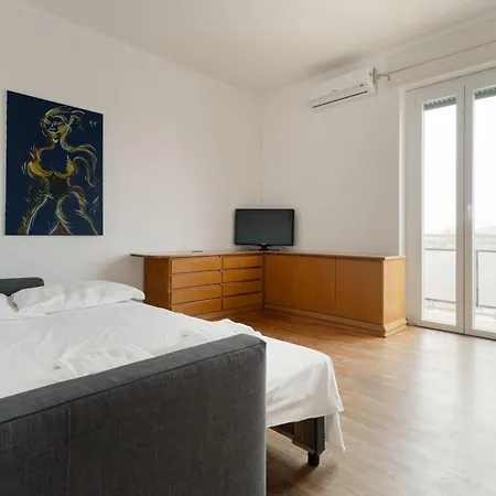 Guesthost - Comfy Balcony Flat Affori Mm3 Apartment Mailand