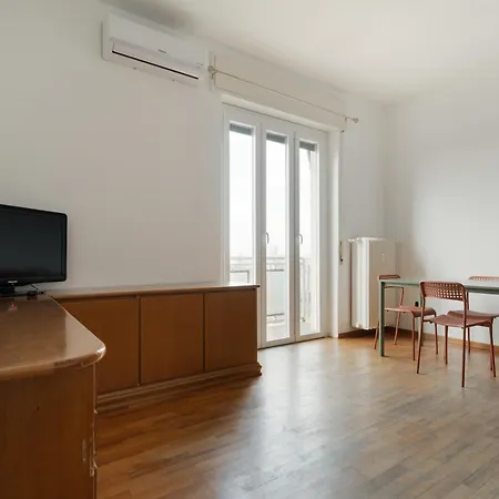 Apartment Guesthost - Comfy Balcony Flat Affori Mm3