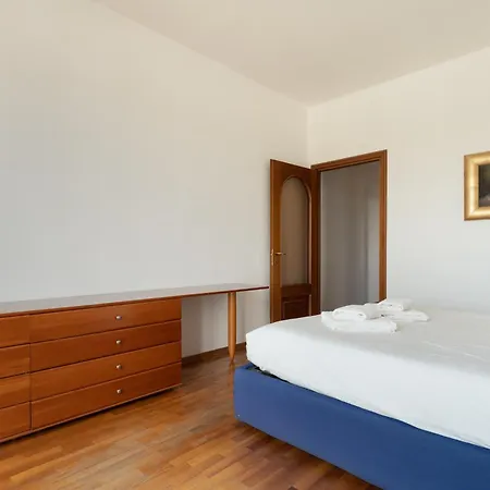 Guesthost - Comfy Balcony Flat Affori Mm3 Apartment Mailand