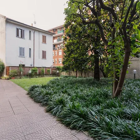 Guesthost - Comfy Balcony Flat Affori Mm3 Milan